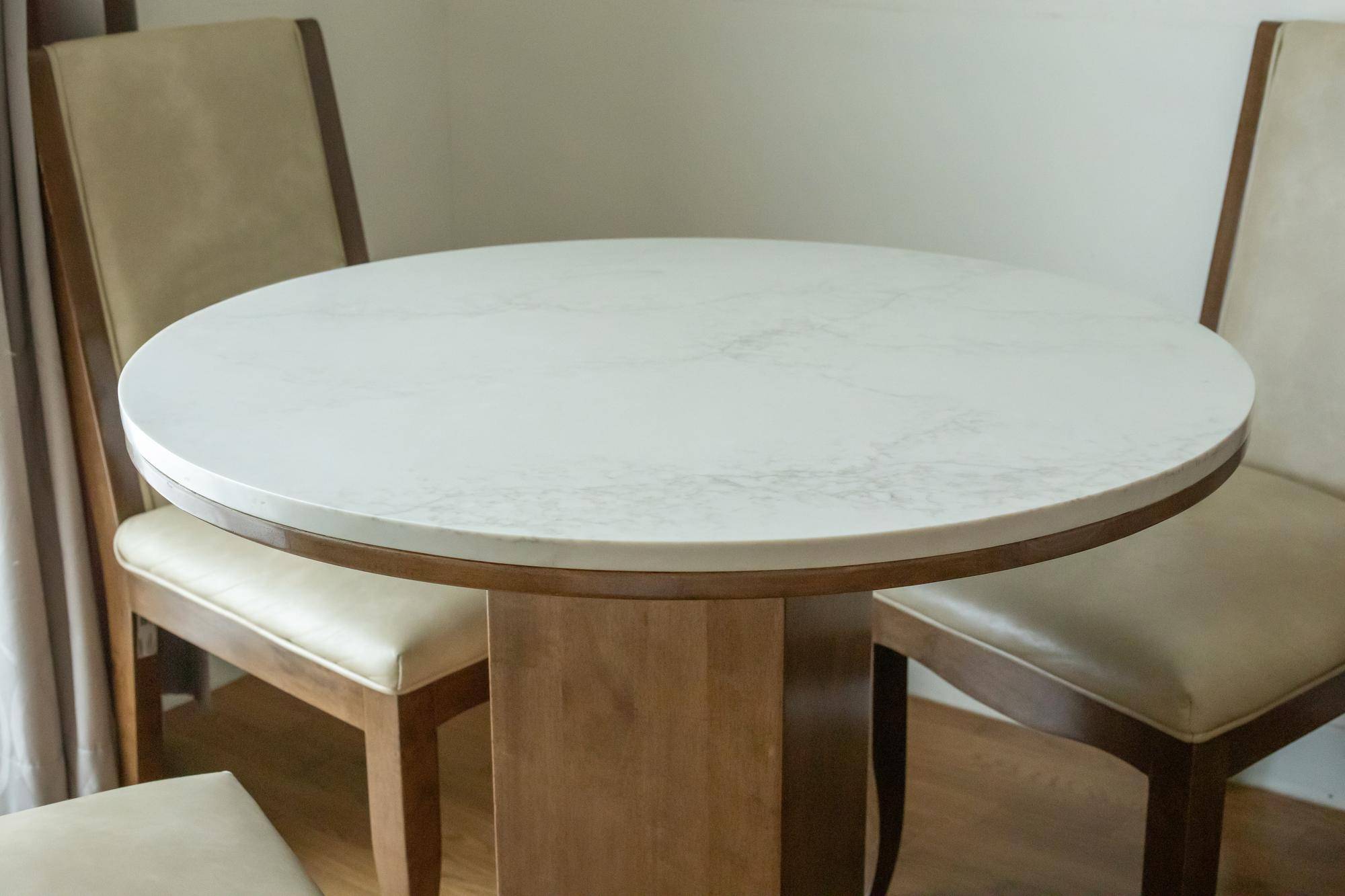 Stół Westin ceramiczny biały marmur idealny do nowoczesnych wnętrz